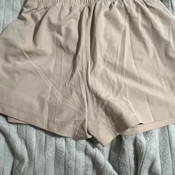 Gap Fit Runaround Shorts size XS NWT - Picture 6 of 6